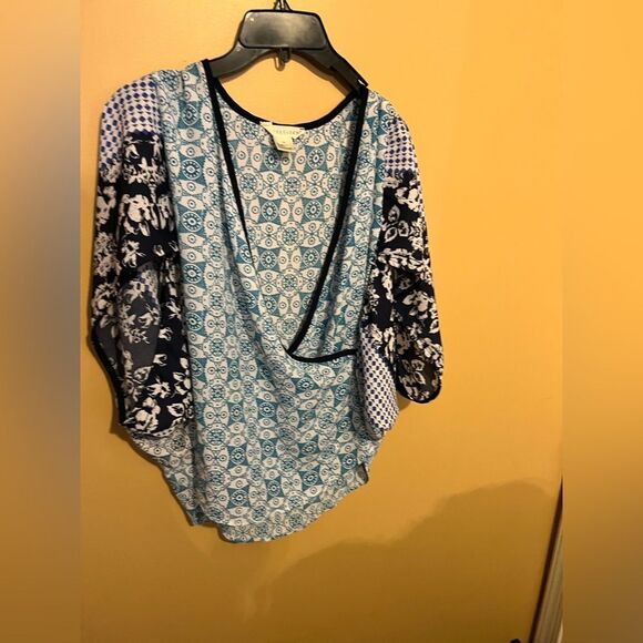 Lovestitch medium blouse - Picture 2 of 6